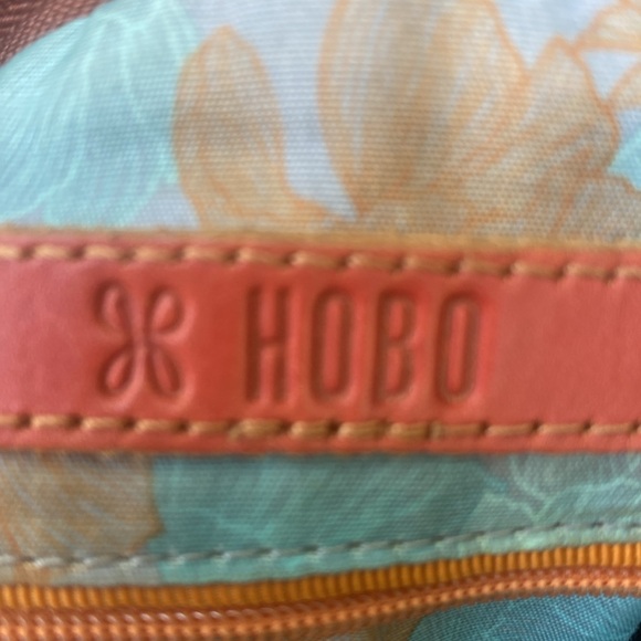 HOBO Vintage Leather Shoulder Bag with Adjustable Strap - Picture 2 of 13